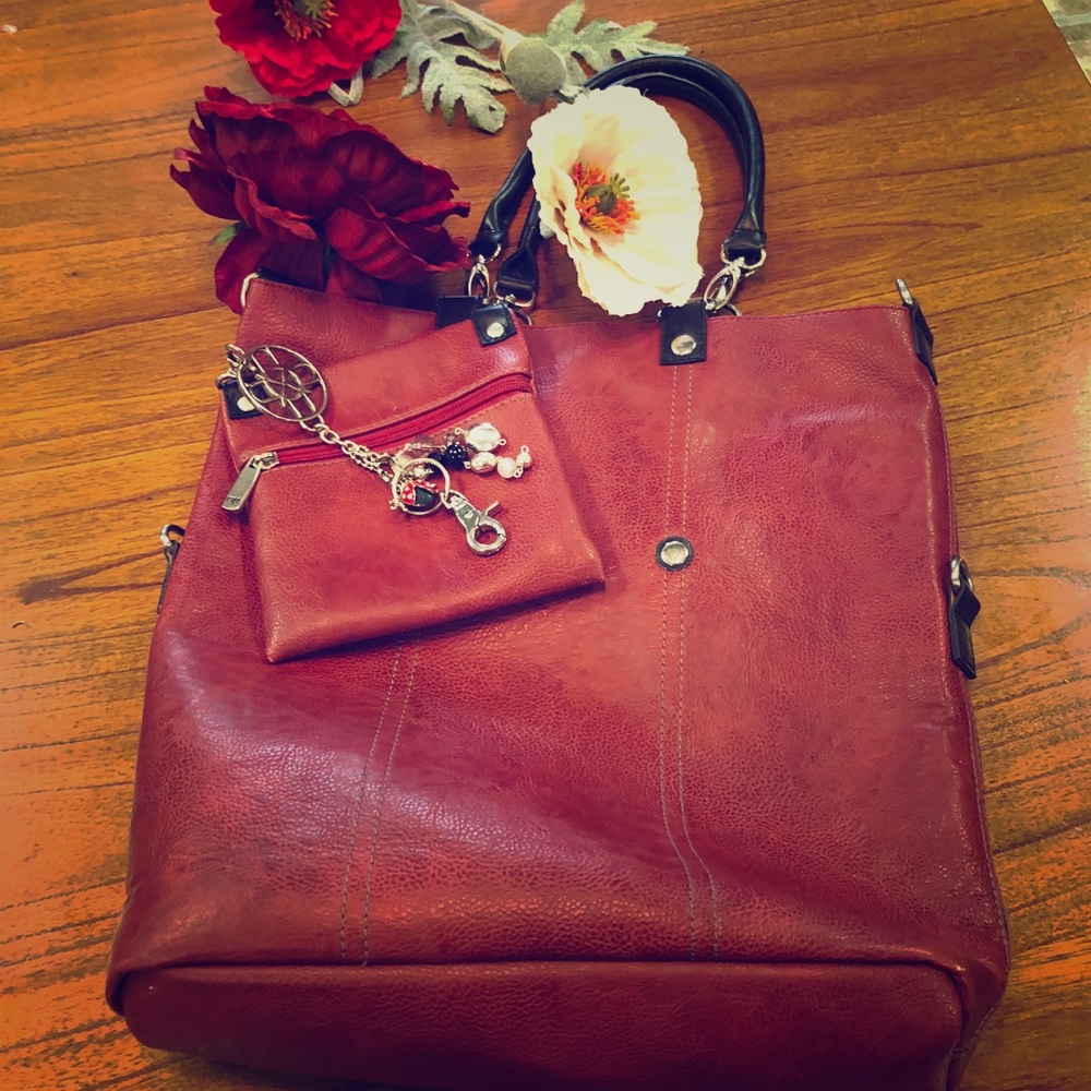 🌹Gorgeous bag with matching zipper pouch by Adsa.